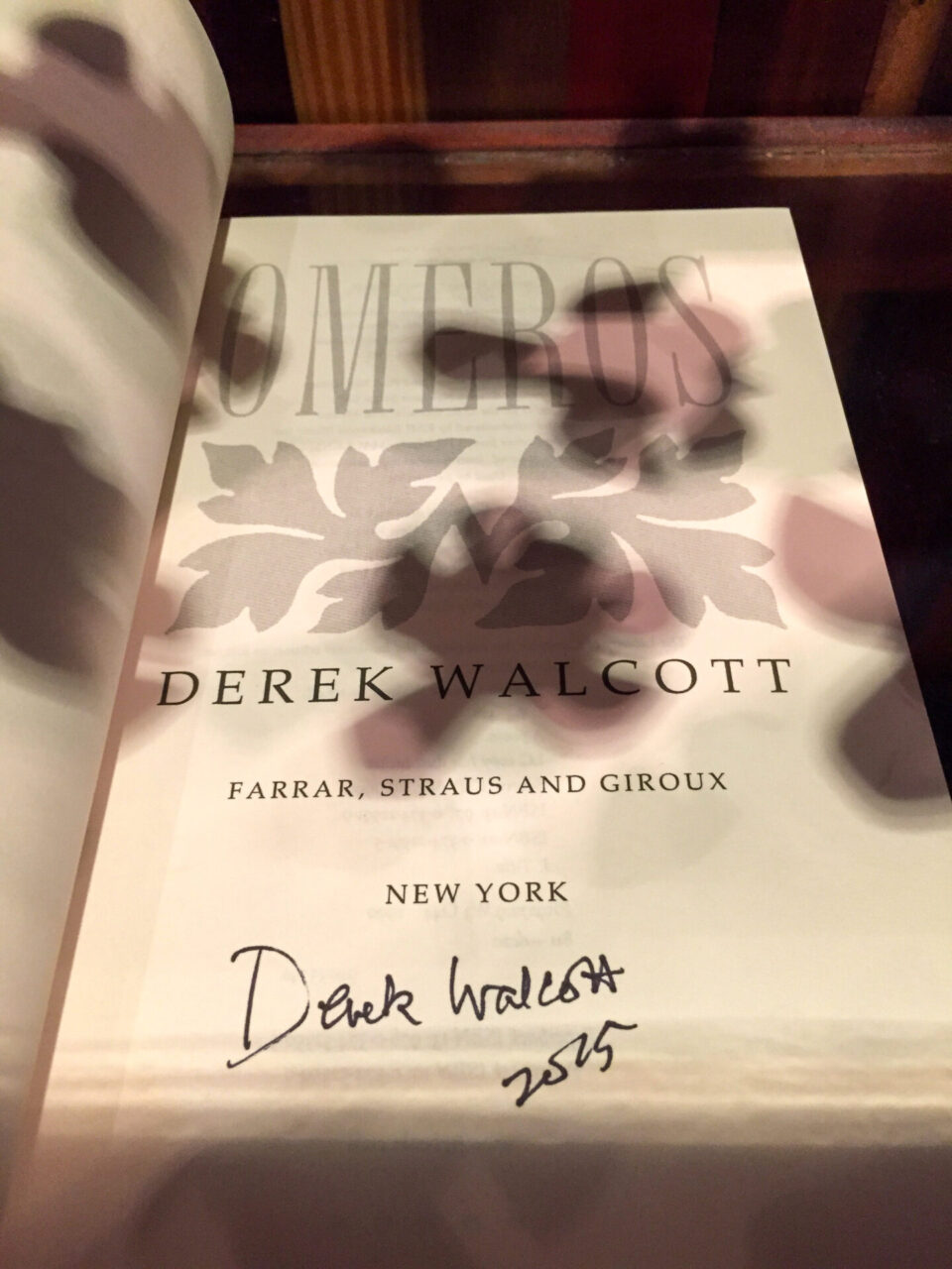 Signiertes Exemplar von Derek Walcotts Buch Omeros