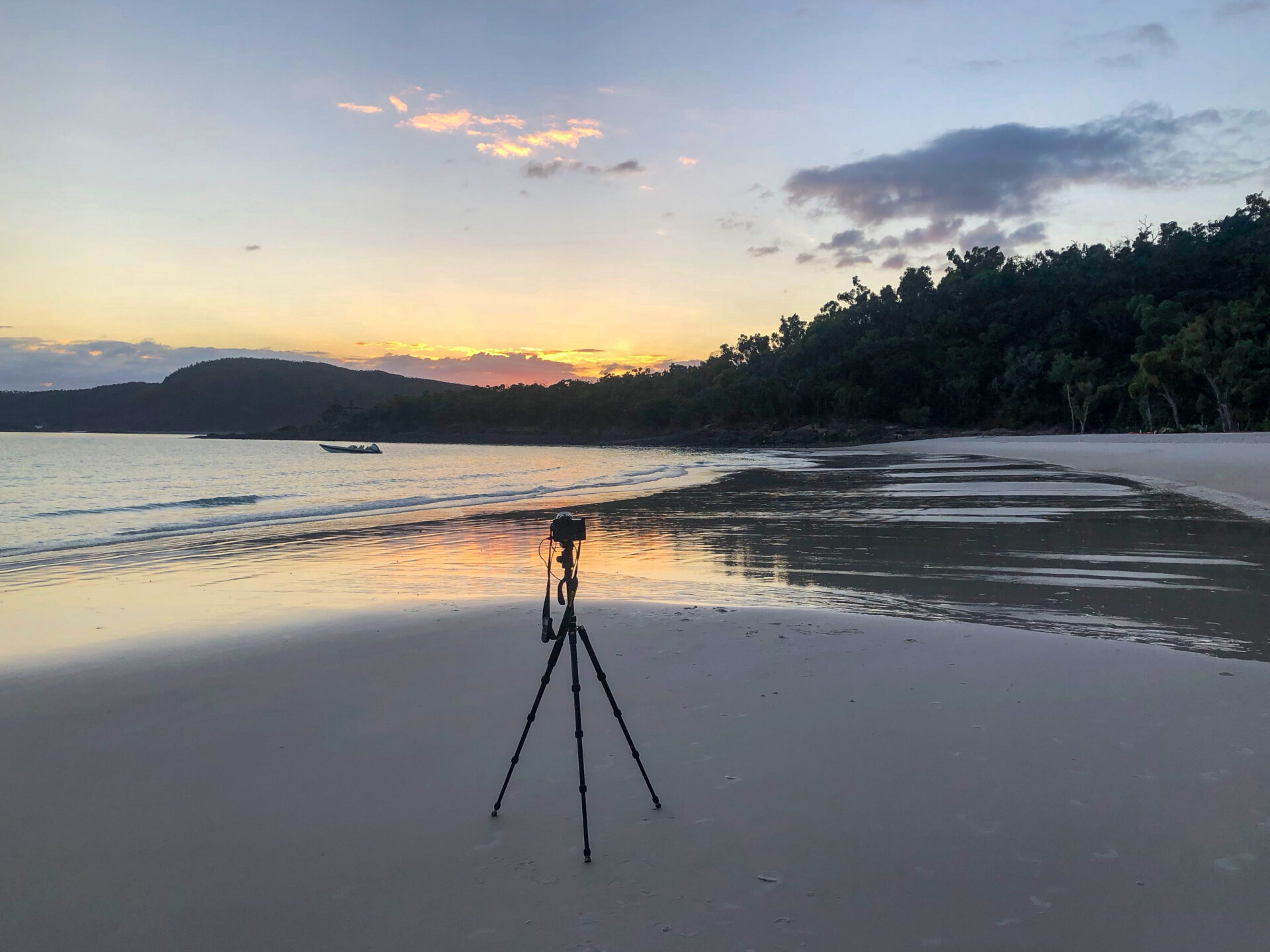 Stativ in einer Bucht am Whitehaven Beach in den Whitsunday Islands