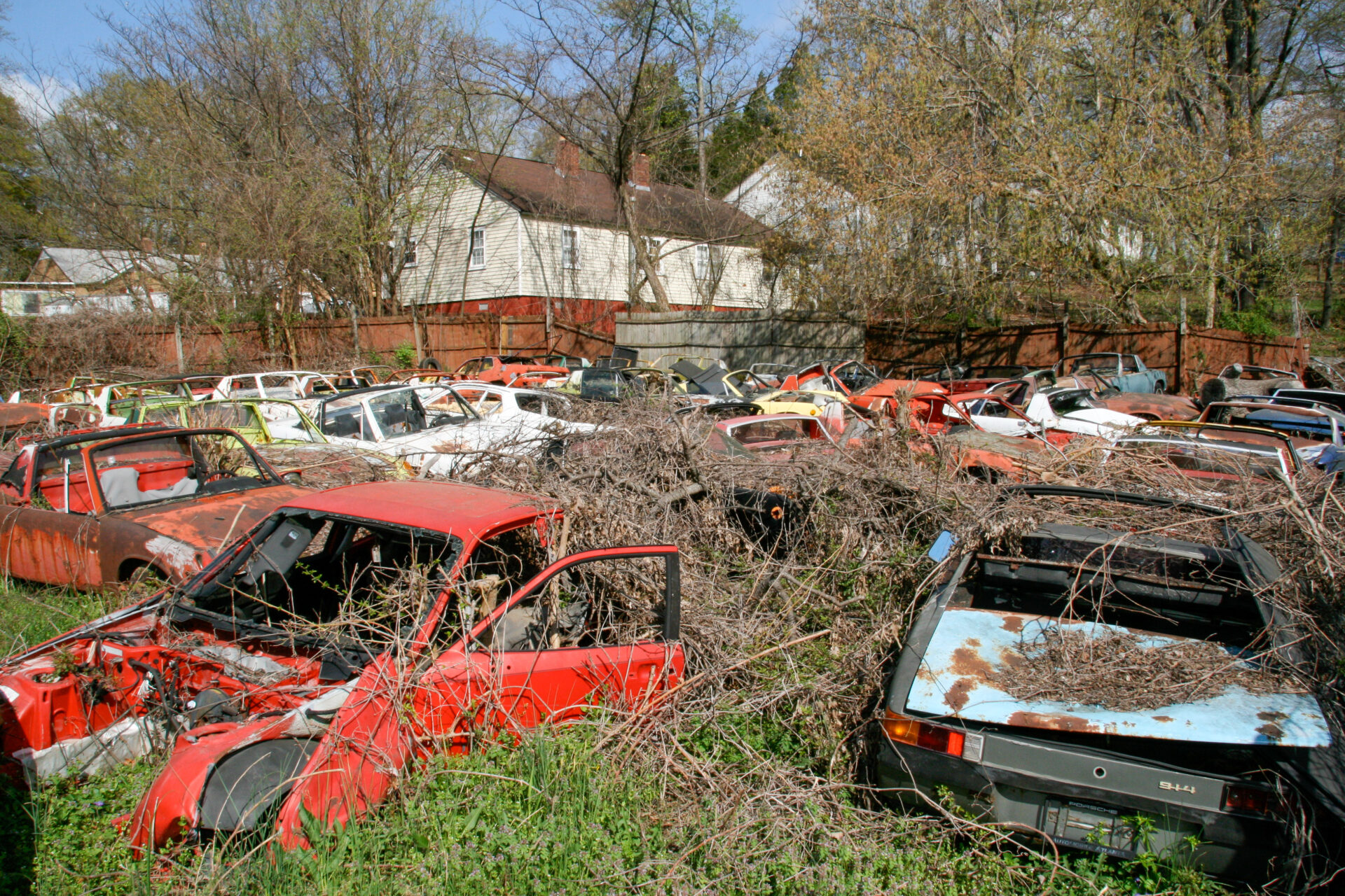 Autofriedhof des Porsche 914 in Marietta, Georgia