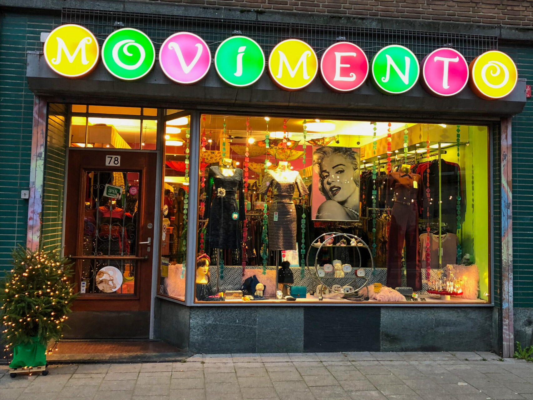 Vintage Store Movimento am Nieuwe Binnenweg in Den Haag