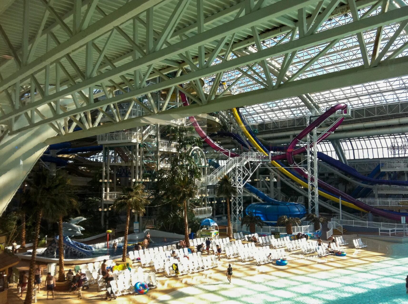 Schwimmbad oder Schwimmlandschaft in der West Edmonton Mall