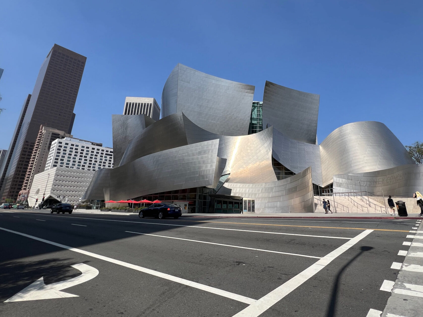Die Walt Disney Concert Hall in Downtown Los Angeles von Architekt Frank O. Gehry
