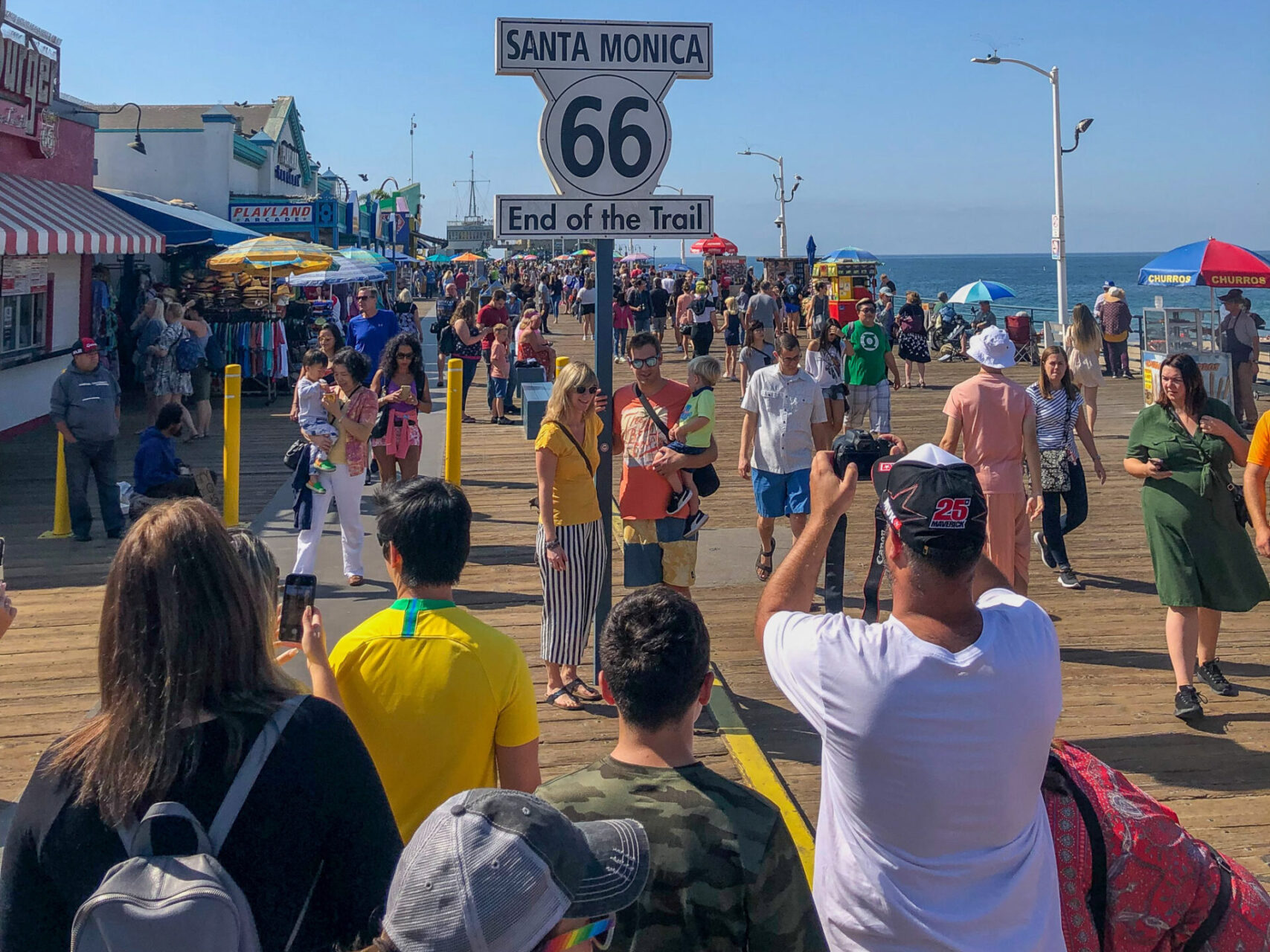 Menschengetümmel auf dem Santa Monica Pier, dem Endpunkt der Route 66