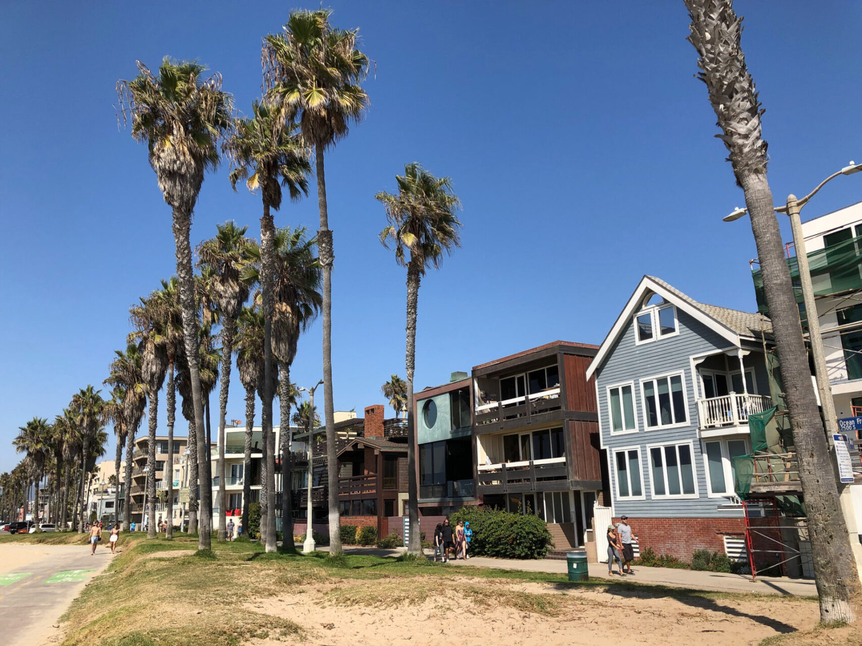 Häuserzeile am Strand von Venice
