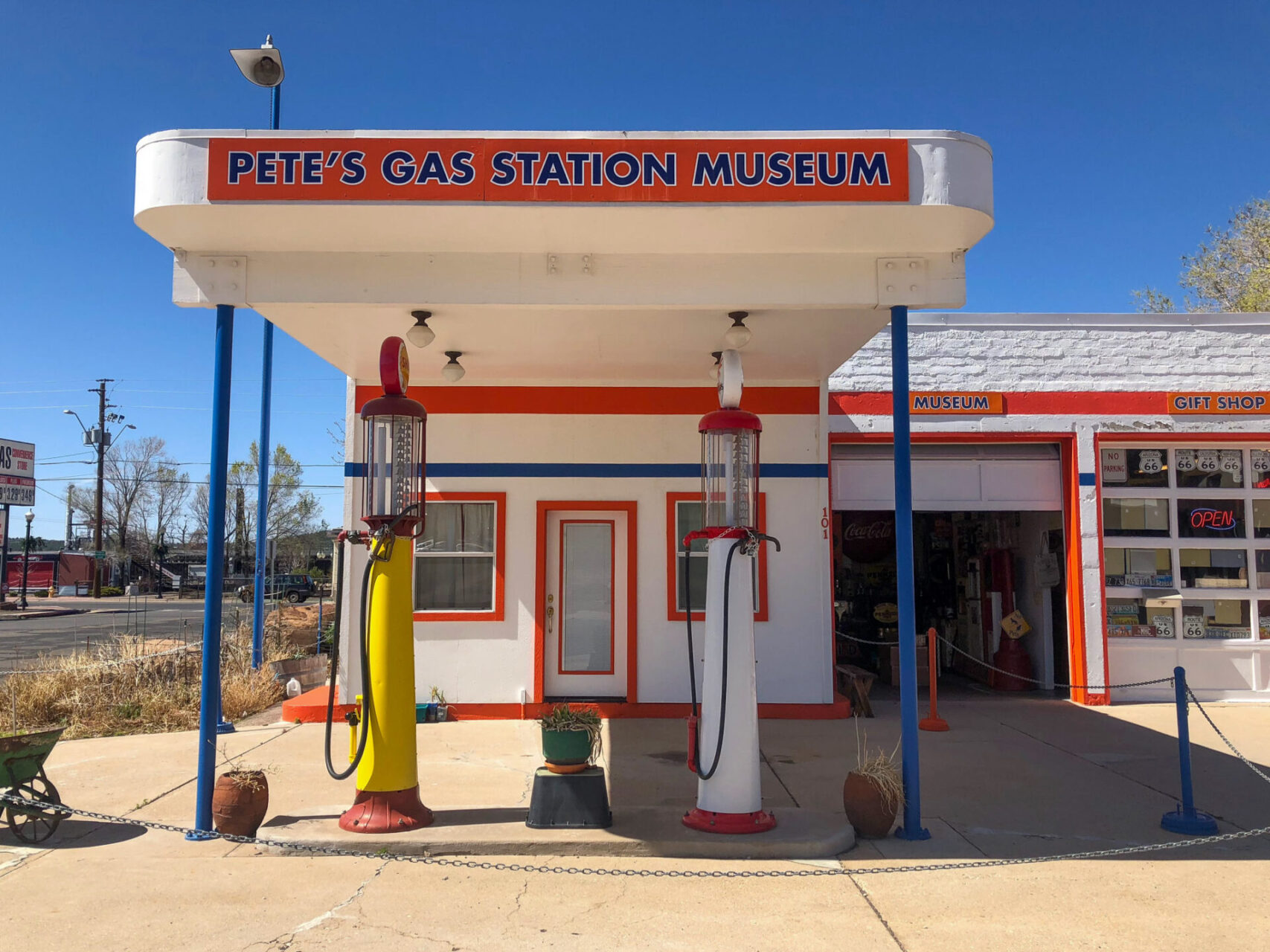 Blick auf Pete's Gas Station bei Williams in Arizona