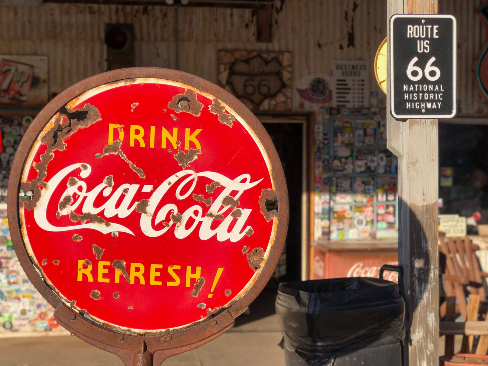 Verrostetes Coca-Cola-Schild am Hackberry General Store an der Route 66 in Arizona