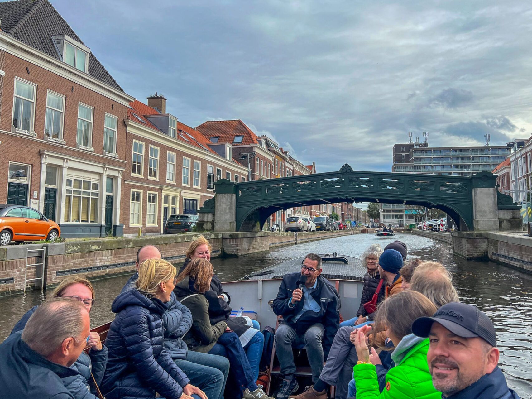 Grachtenrundfahrt in Den Haag mit venzianischer Brücke