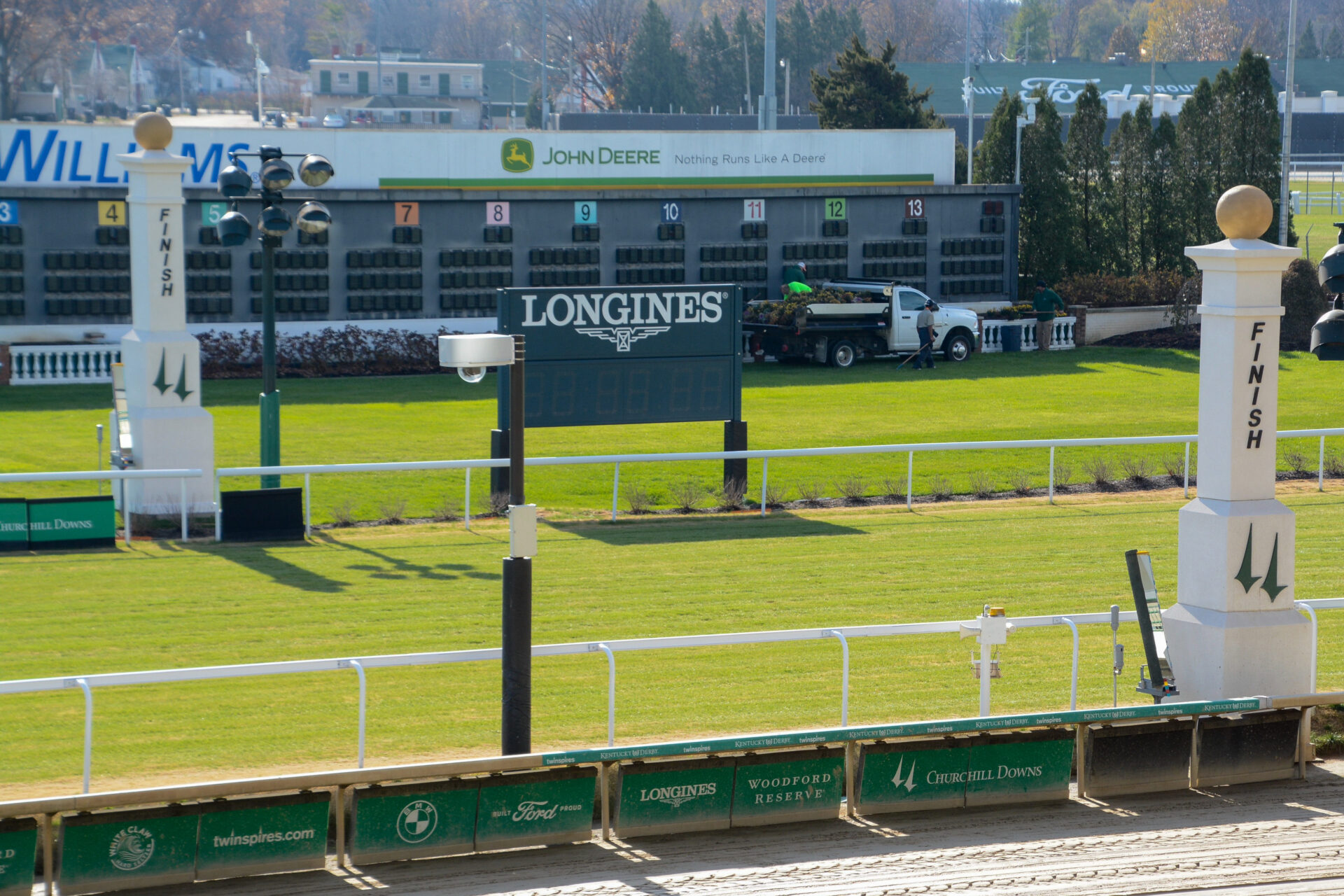 Der Zieleinlauf der Pferderennstrecke Churchill Downs in Louisville Kentucky