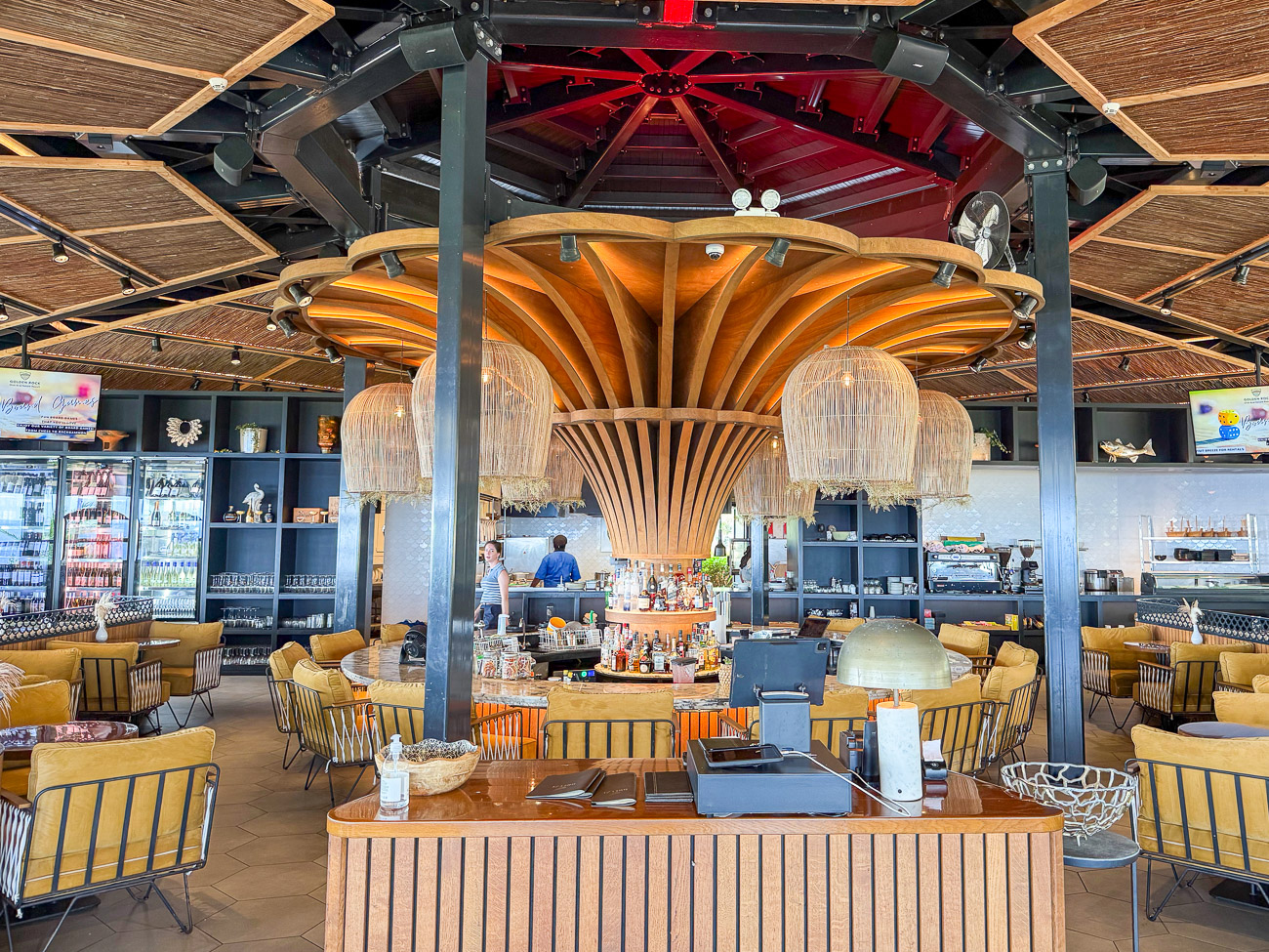 Blick ins Restaurant Breeze im Golden Rock Resort