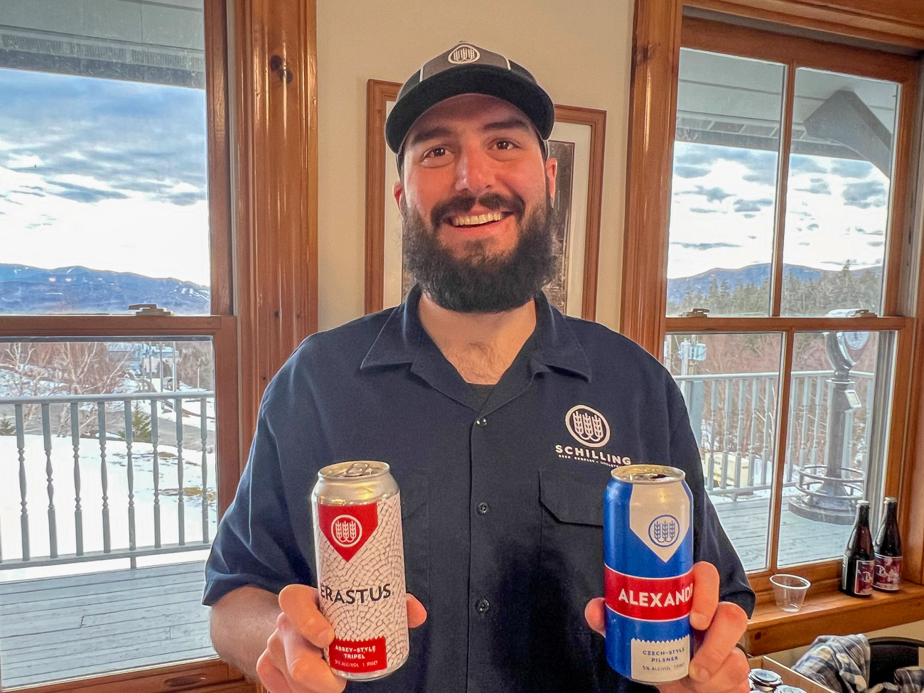 Braumeister mit seinen Produkten in New England