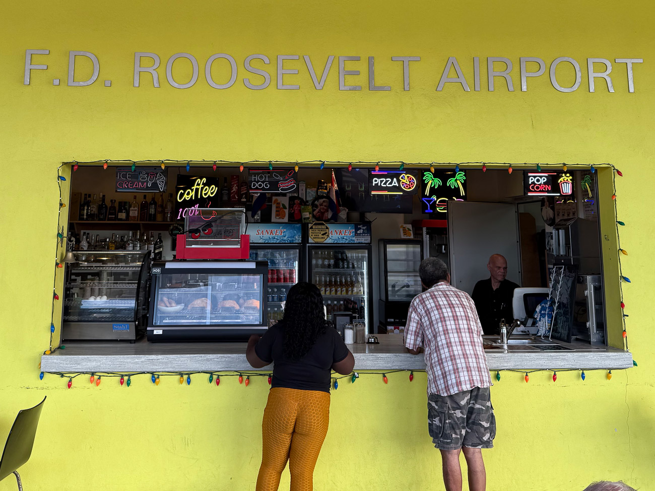 Kiosk am F.D. Roosevelt Airport von Sint Eustatius