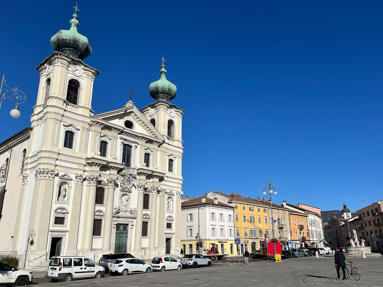 Die Kirche Sant Ignazio an der Piazza von Gorizia