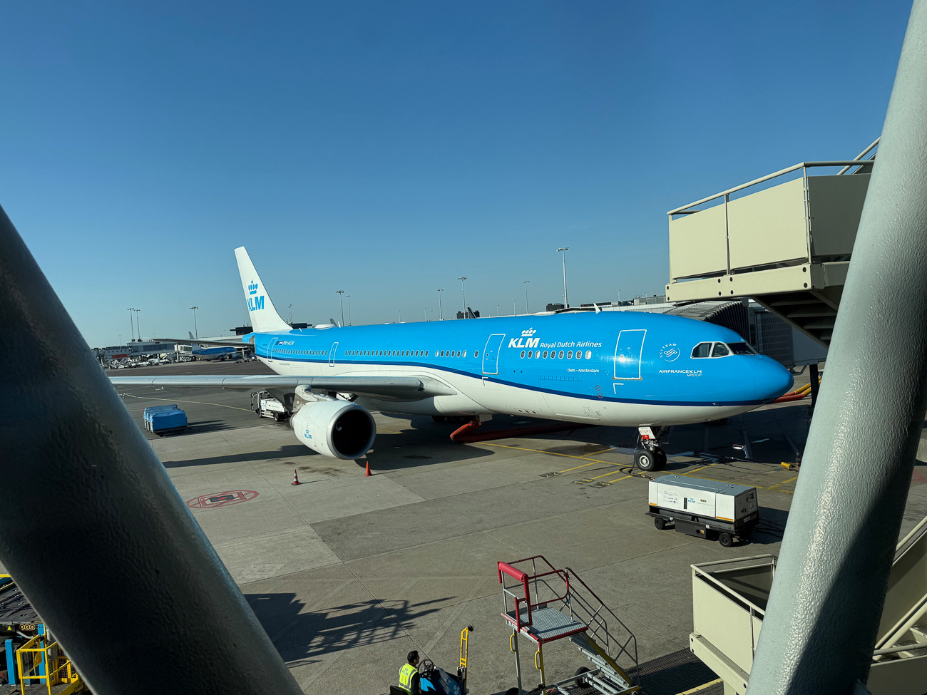 Maschine der KLM in Schiphol vor dem Flug nach Sint Maarten