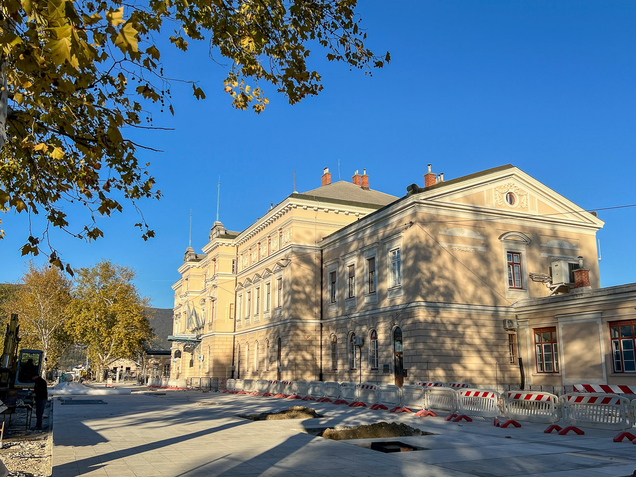Der alte Bahnhof von Nova Gorica ist Endpunkt der transalpinen Eisenbahn