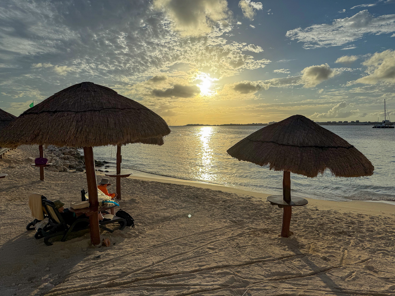 Die Tiki-Bar des Simpson Bay Resort auf der niederländisch-französischen Ferieninsel Sint Maarten