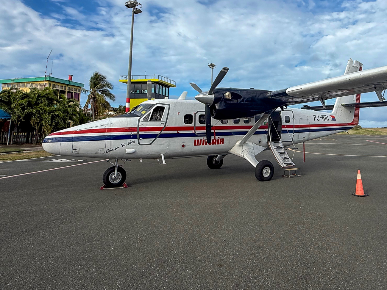Maschine von Winair auf dem Flugplatz von Sint Eustatius