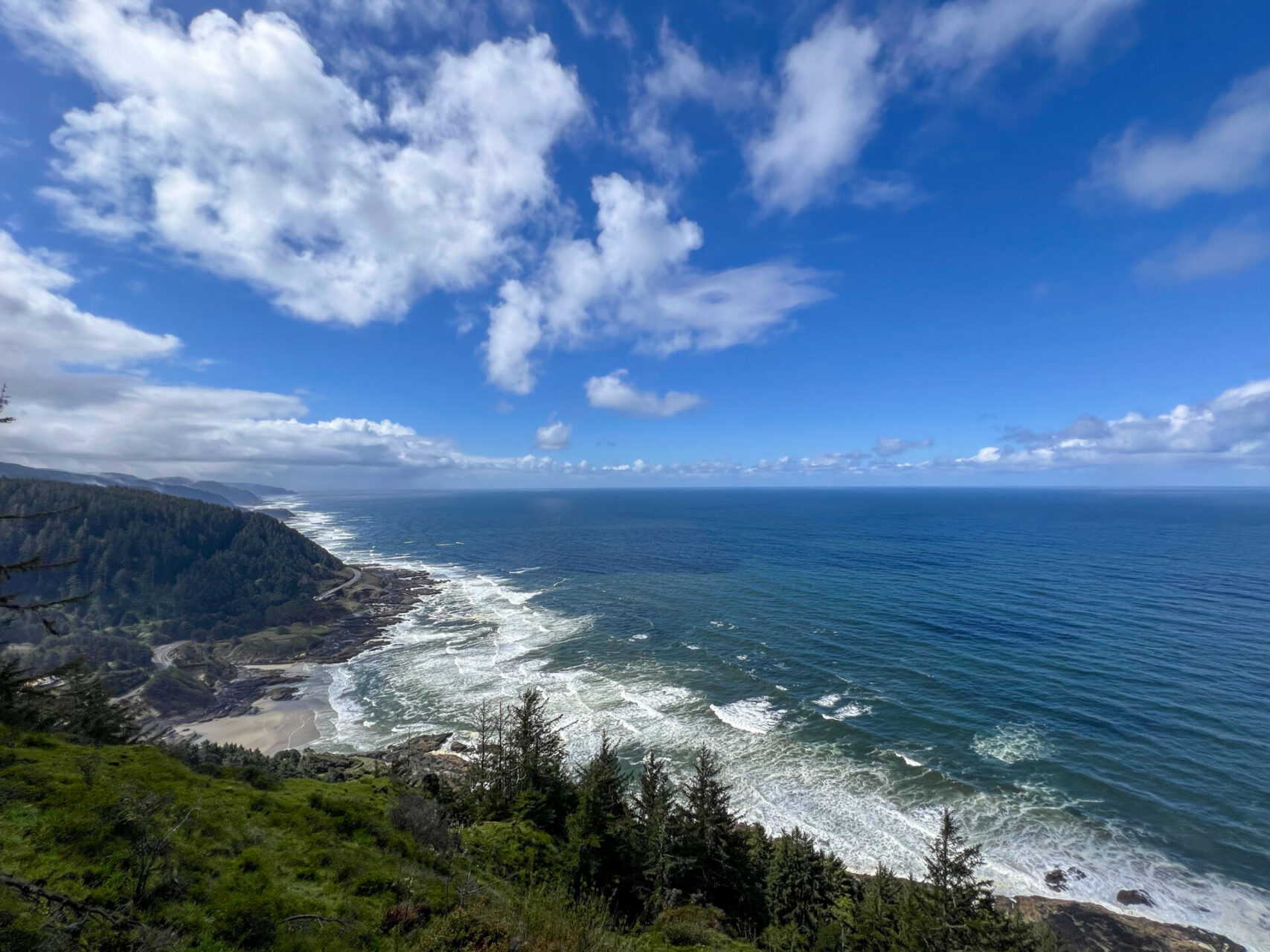 Blick von Cape Perpetua auf den Pazifischen Ozean