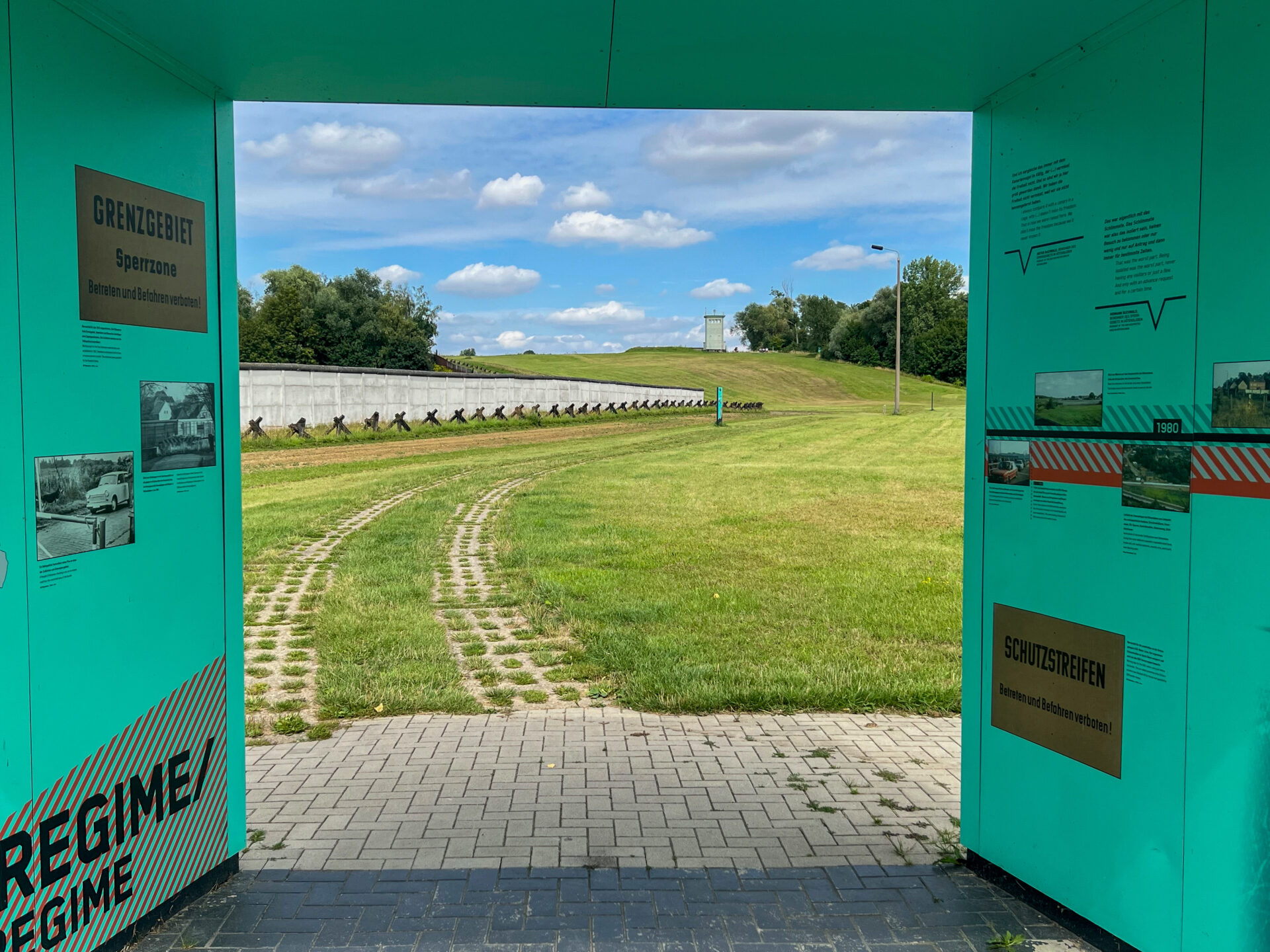 Blick auf den ehemaligen innerdeutschen Grenzzaun bei Schöningen in Niedersachsen
