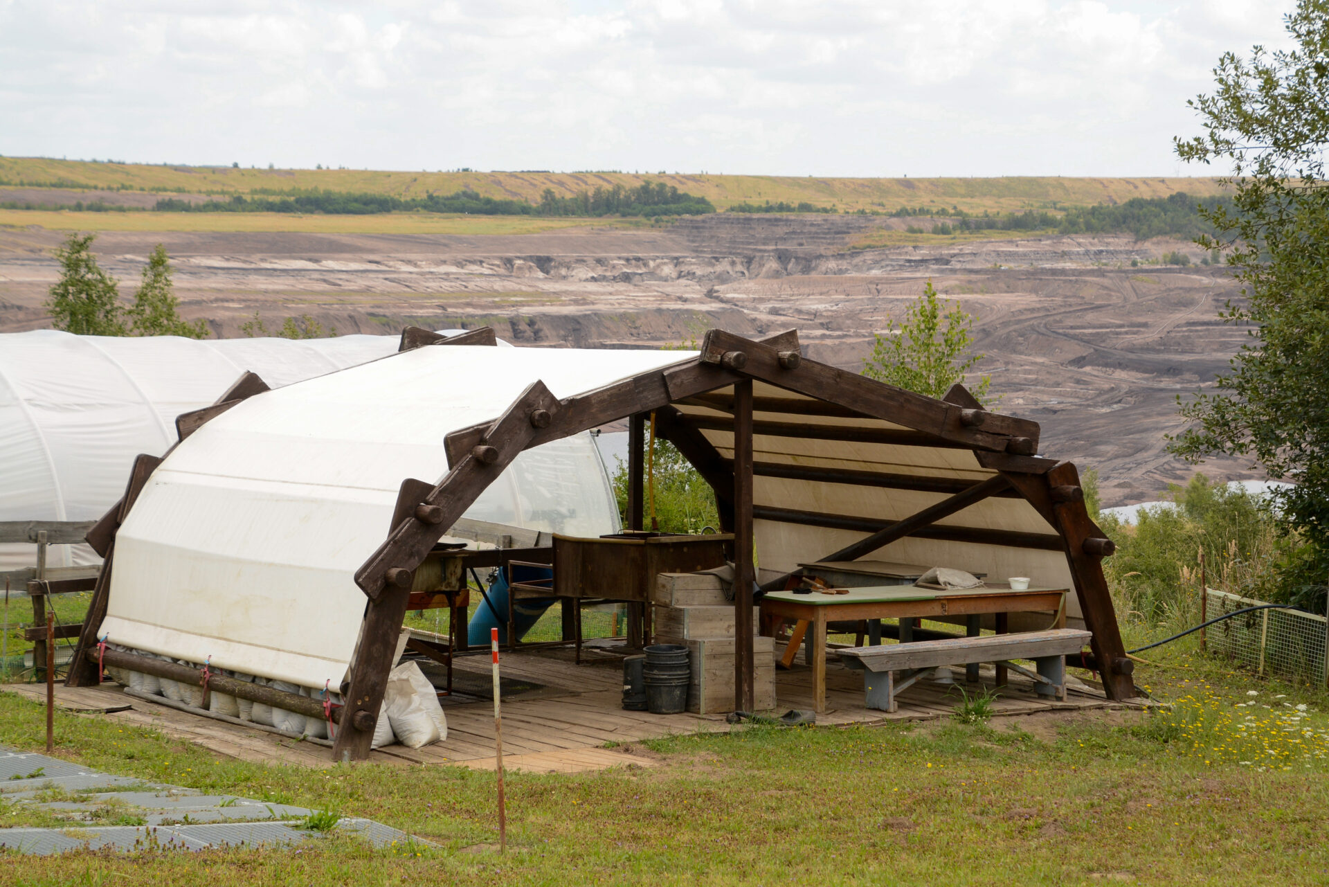 Grabungszelt im Tagebau Schöningen