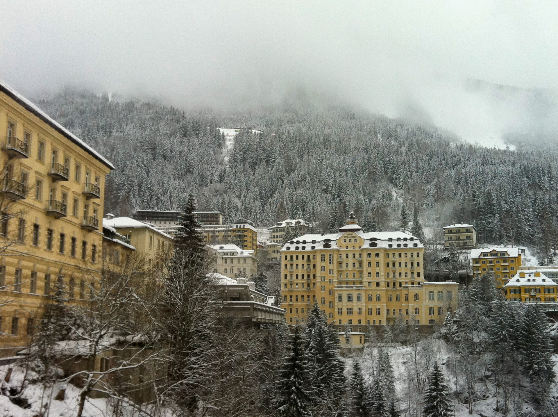 Wie aus dem Universum Wes Andersons: Die Hotellandschaft in Gastein.